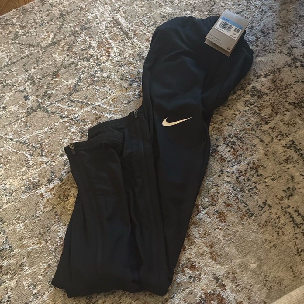 Women’s Nike warm up pants